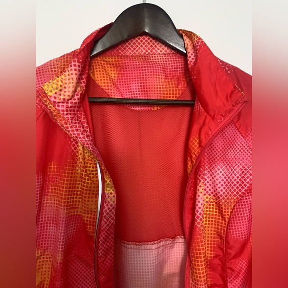 Super light windbreaker/rainjacket (no size, no brand) - Picture 5 of 9